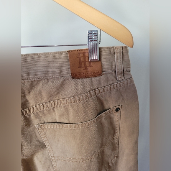 Tommy Hilfiger Relaxed Fit Tan Jeans - Picture 2 of 4